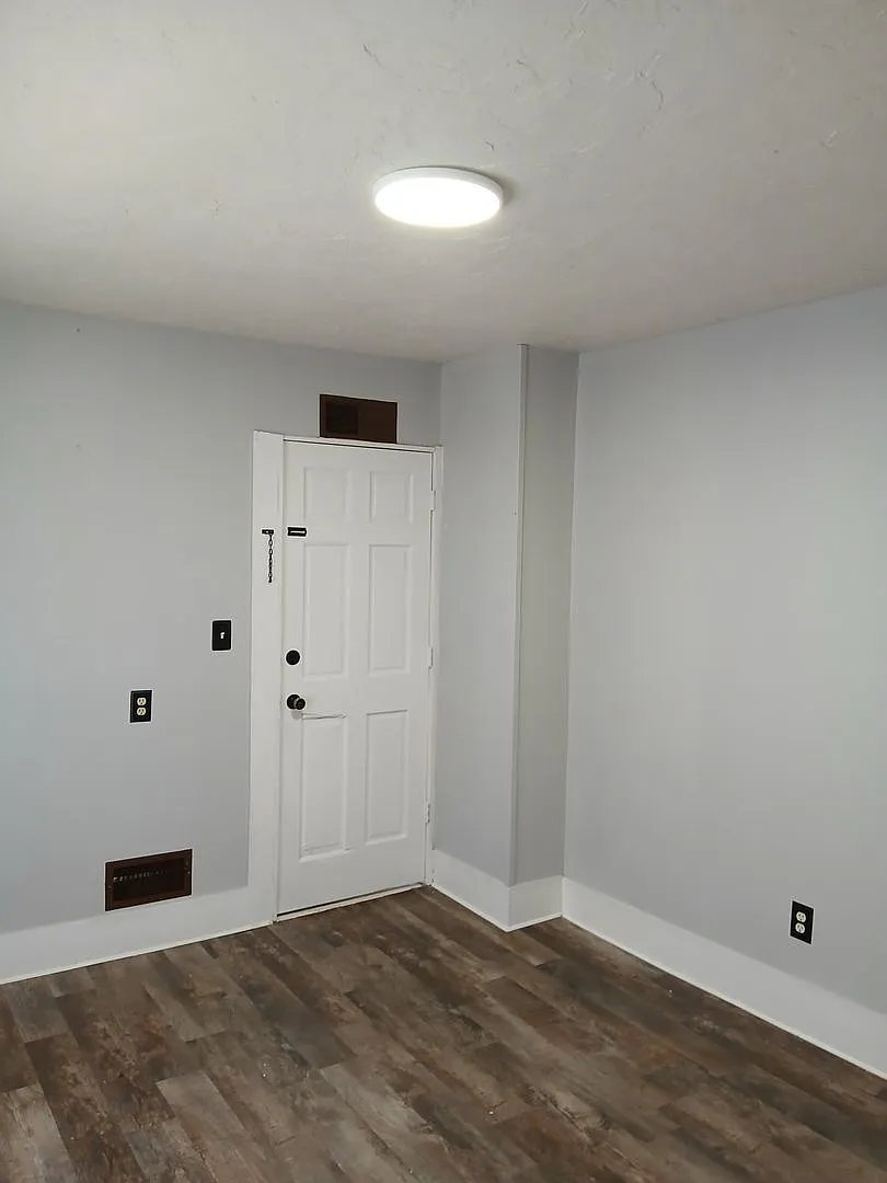 405 S Walts Ave — Photo 1