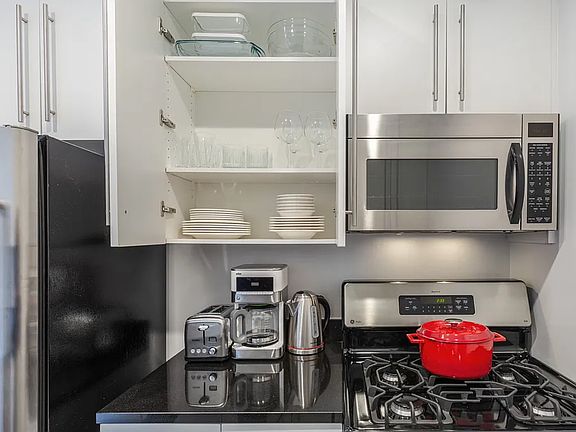 4th image of 53 Park Pl APT 3E