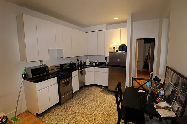 Rented by Mossanen Group | media 25