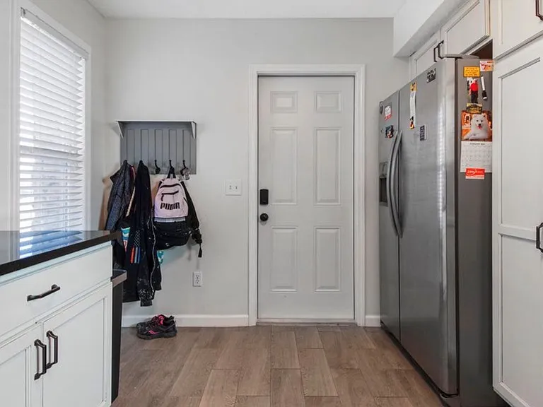 105 Christie Ln — Photo 8