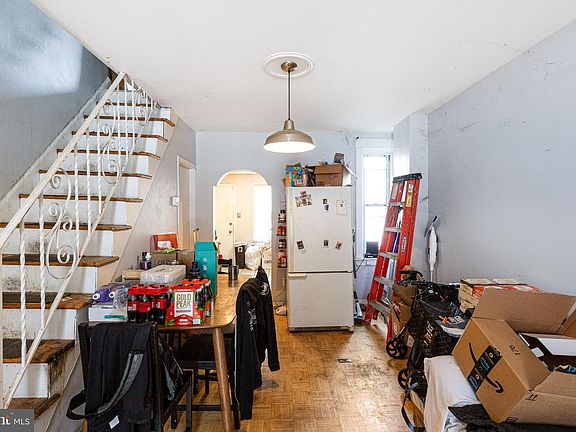 4th image of 2033 McClellan St