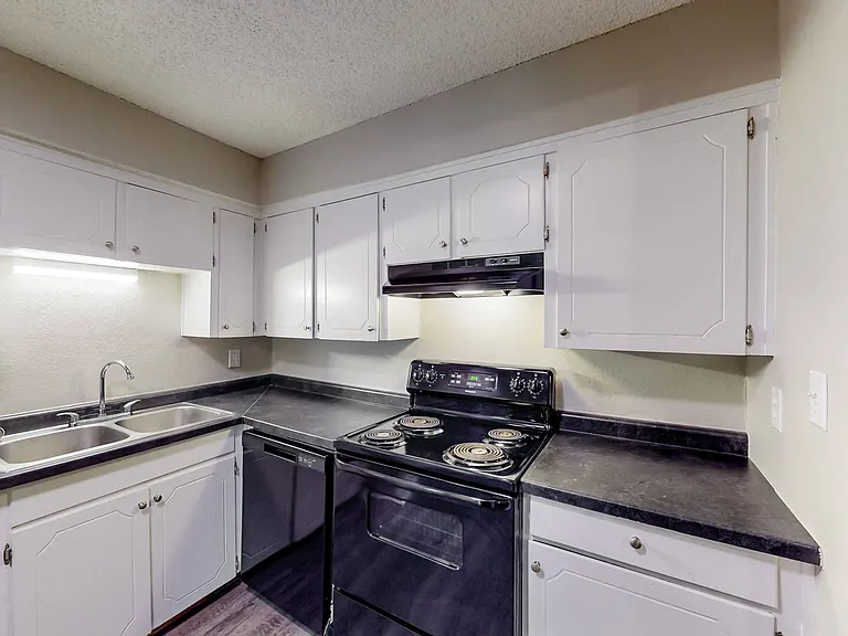 The Parks Apartments off Main — Photo 17
