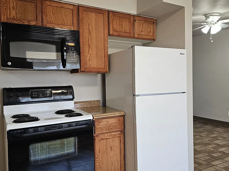 103 W Dunn Ave #5 — Photo 1