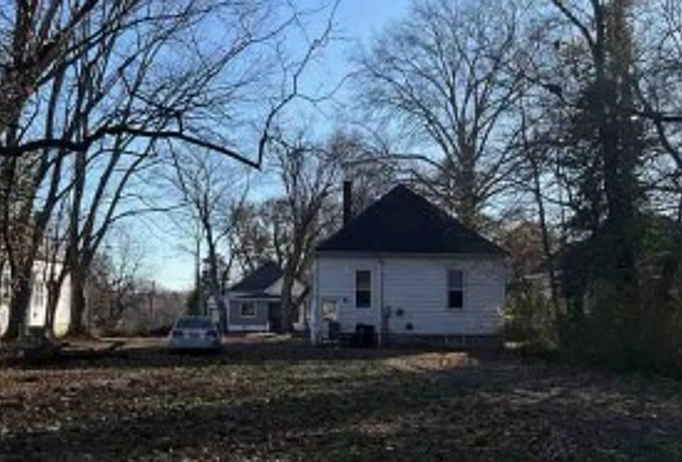 2nd image of 106 Hazel Ave
