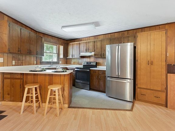 3rd image of 188 Woodfern Dr