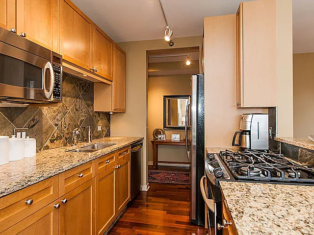 200 W Grand Ave #1603 — Photo 2