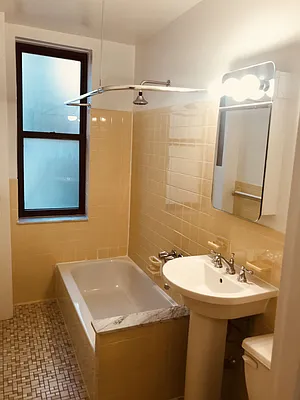 Rented by Metropolis Real Estate of Manhattan | media 41
