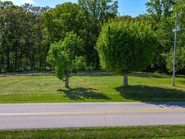 105 Riggs Rd, Portland, TN 37148