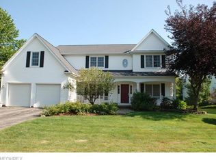 152 Holly Ln, Chagrin Falls, OH 44022