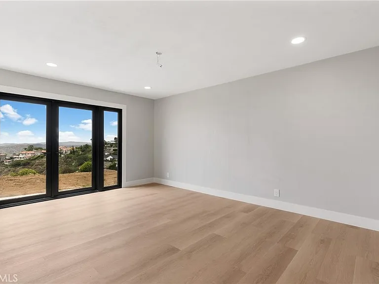 3019 Cresta Way — Photo 10