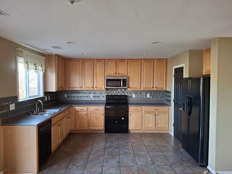 458 Bonanza Dr — Photo 5
