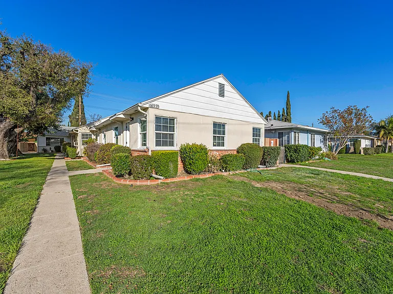 1693 N Hollywood Way — Photo 15