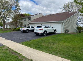 36 Gant Cir APT C, Streamwood, IL 60107