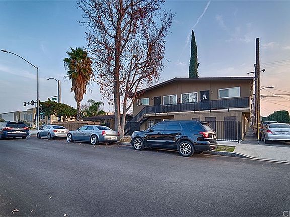 5th image of 923 N Vineyard Ave