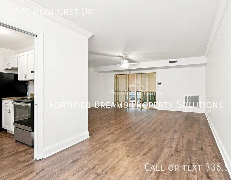 Charming & Spacious Condo W/ Sunroom - New Lower Price!! — Photo 4