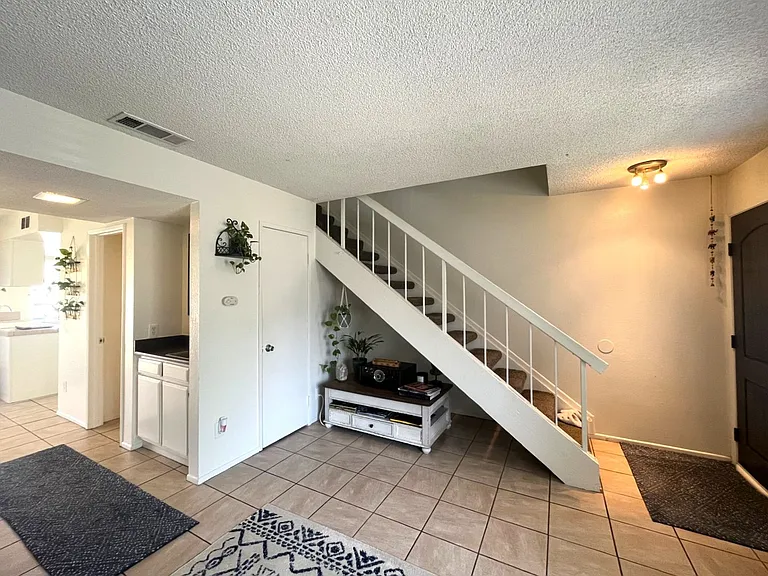 1013 W Linden St #32 — Photo 7