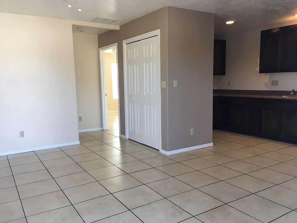 1st image of 813 Ortiz Dr SE