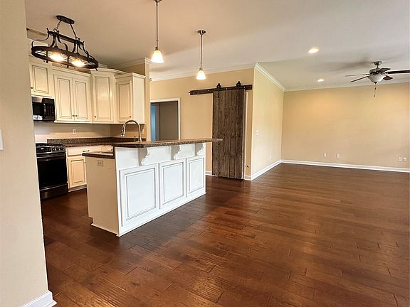 4th image of 107 Lamar Ln