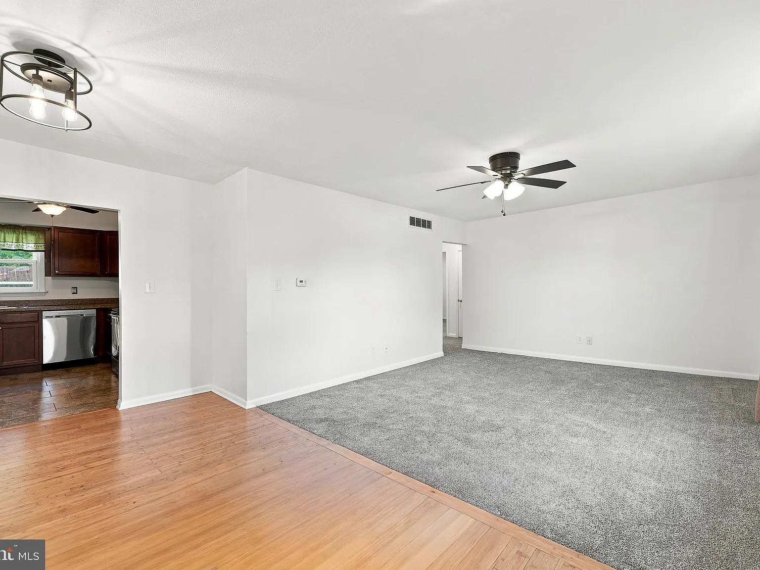 3 bed, 1200 sqft, $2,150 — Photo 4