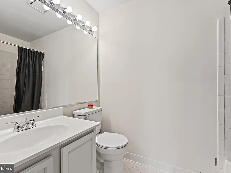 4045 Chetham Way — Photo 17