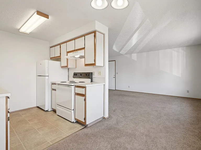 Cedar Court Apartments — Photo 18