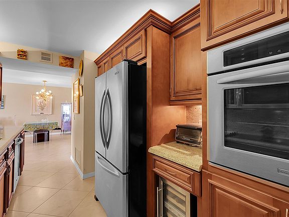 5th image of 1200 HIBISCUS Avenue #PH3