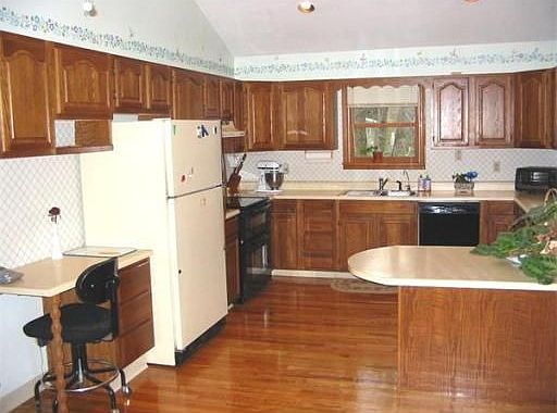 2nd image of 35 Shady Lane Ave