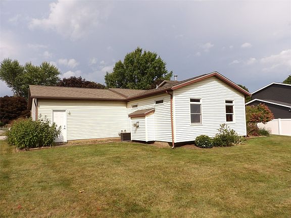 4th image of 46 Crestwood Ln