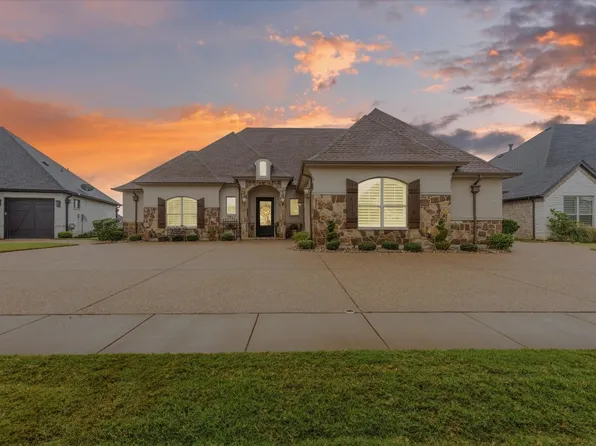 2417 Palmer Ct, Granbury, TX 76048