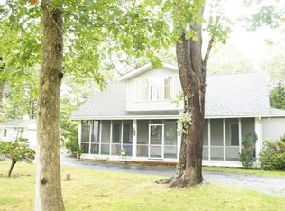 25 Baycrest Ave, East Quogue, NY 11942