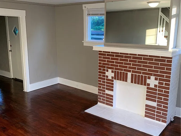 160 Hazelwood Ave — Photo 4