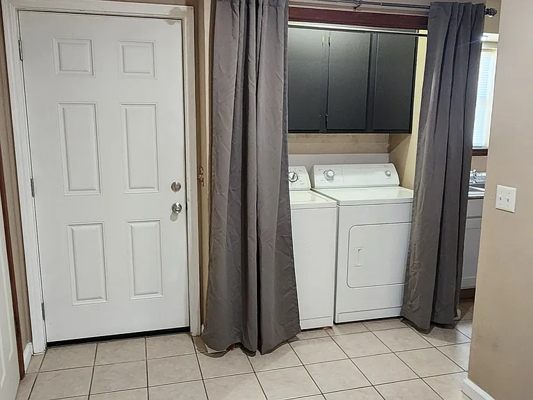 Full size Whirlpool washer & dryer