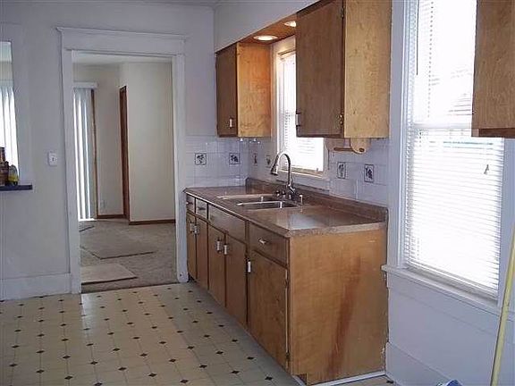 3rd image of 403 N Division Ave