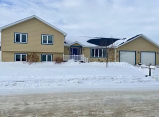 1503 5th Ave W #W, Williston, ND 58801