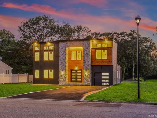 26 Tremont Avenue, Patchogue, NY 11772