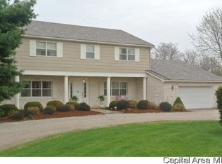 102 Leland Lake Dr, Jacksonville, IL 62650