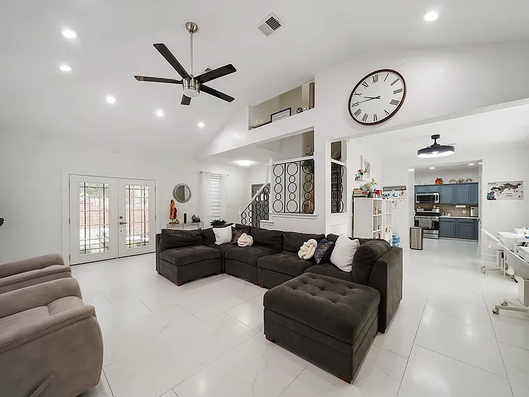 14402 Westbury Ct — Photo 8