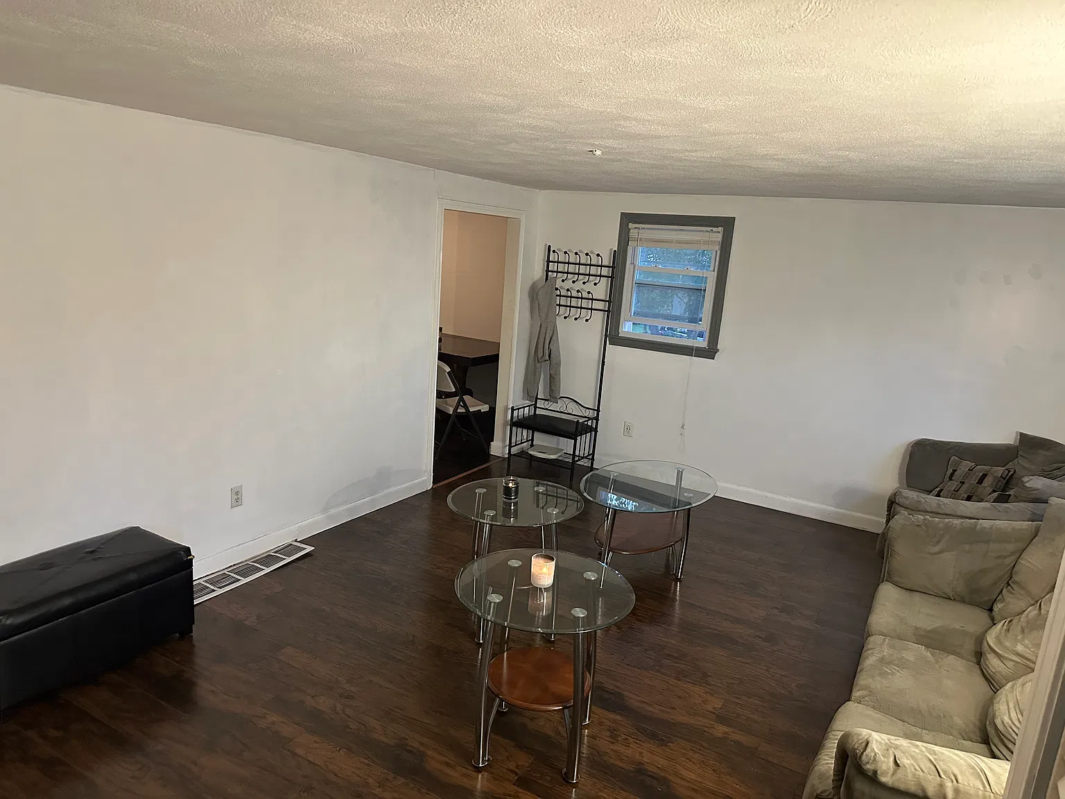 3 bed, 1.5 bath, 1200 sqft, $3,500 — Photo 2
