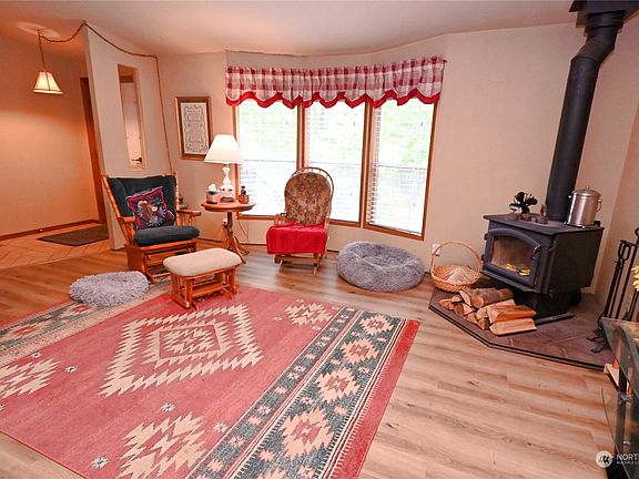 3rd image of 12302 175th Avenue NW