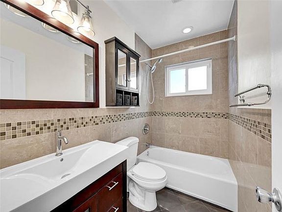 3rd image of 4620 NE 1st Ter