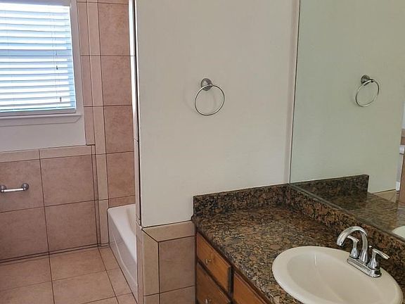 4th image of 4702 Seminole Dr