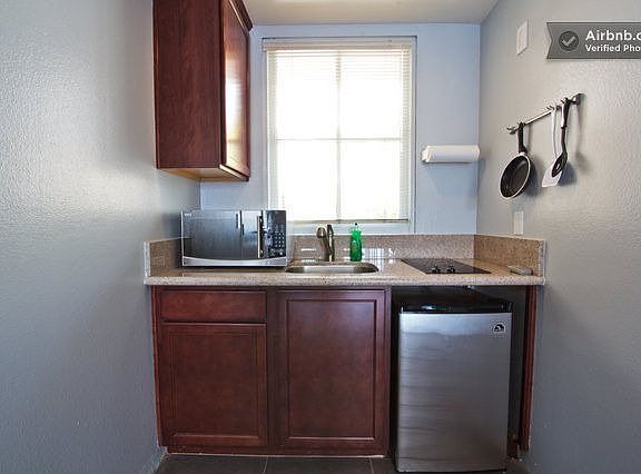 3rd image of 1944 Westwood Blvd APT 204