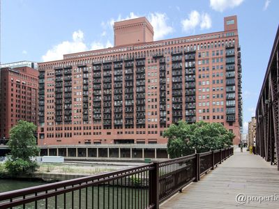165 N Canal St APT 517, Chicago, IL, 60606