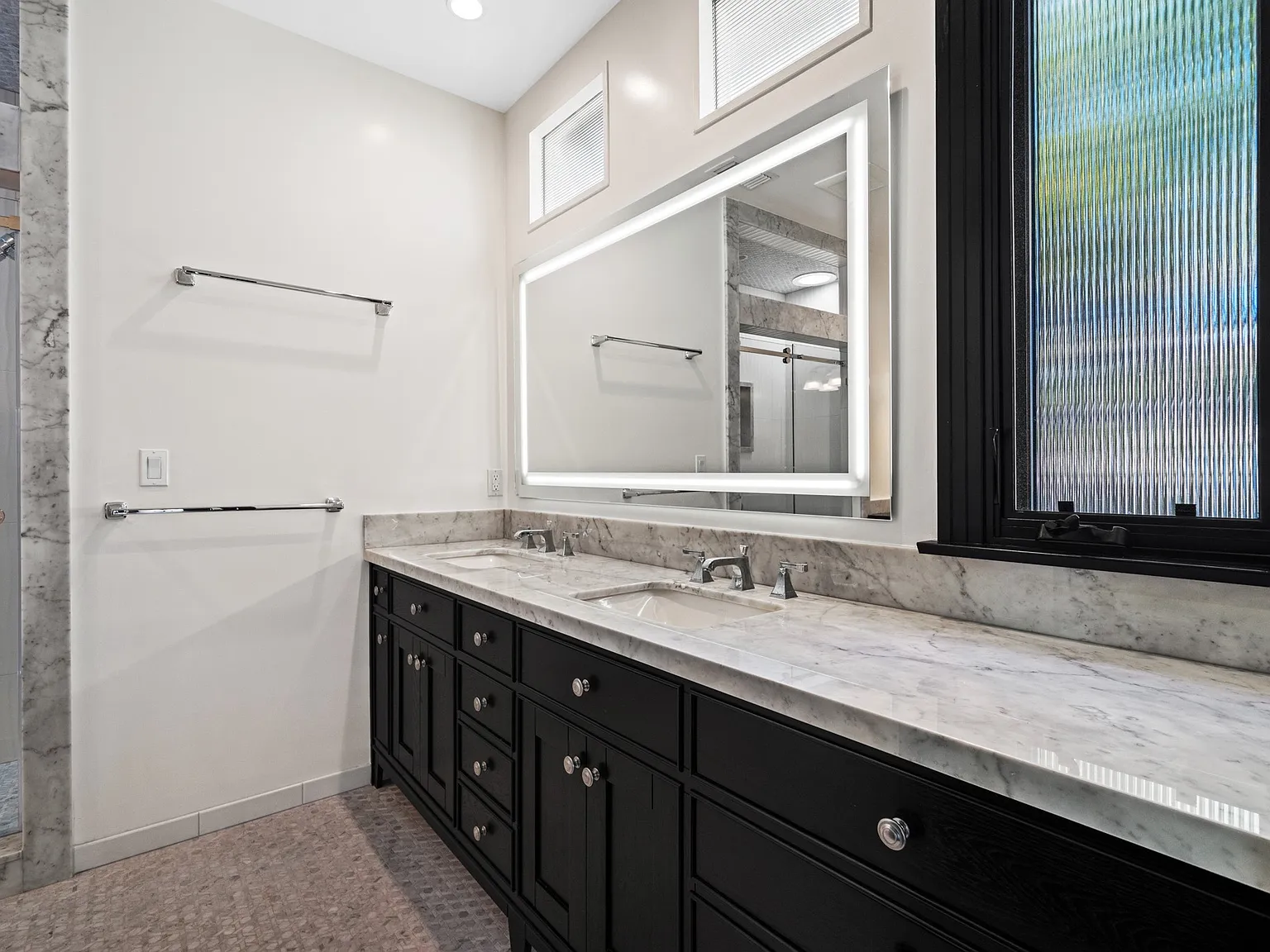 2 bed, 2.5 bath, 1200 sqft, $6,500 — Photo 2