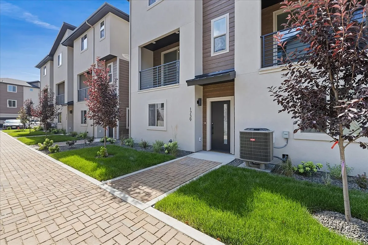Building Photo - 1739 S Rock View Ln