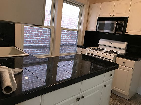 4th image of 6115 162nd St #2
