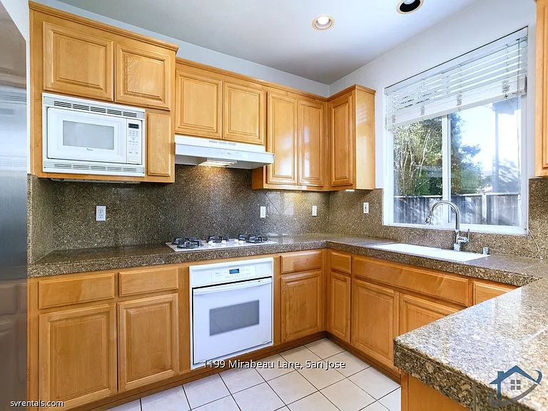 1199 Mirabeau Ln — Photo 5
