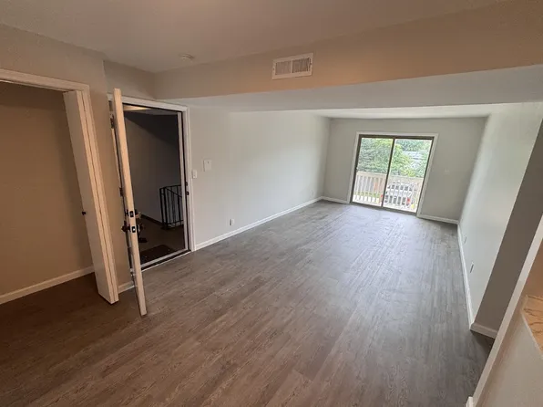 101 Surrey Ct #4, Monticello, IL 61856