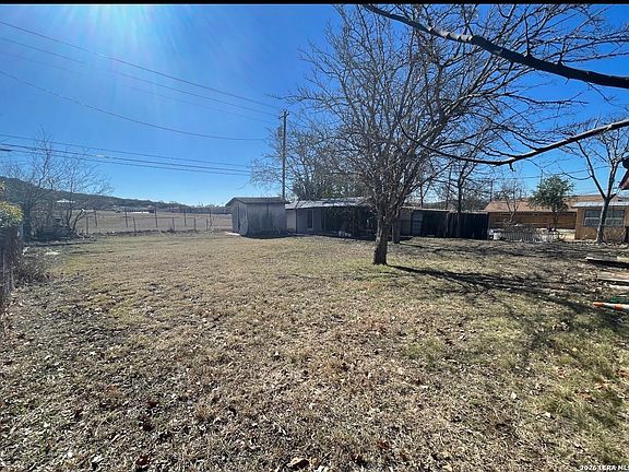 3rd image of 609 Bow