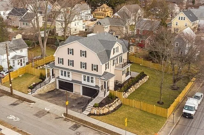 72 Holland St — Photo 1